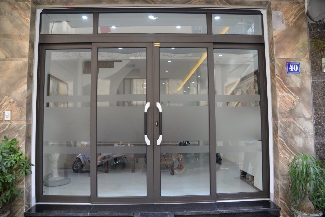 https://huynguyenwindow.com/du-an/thi-cong-cua-nhom-truoc-quay-4-canh